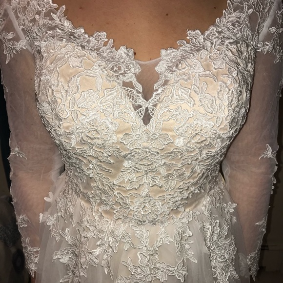 Wedding Dress - Picture 4 of 8